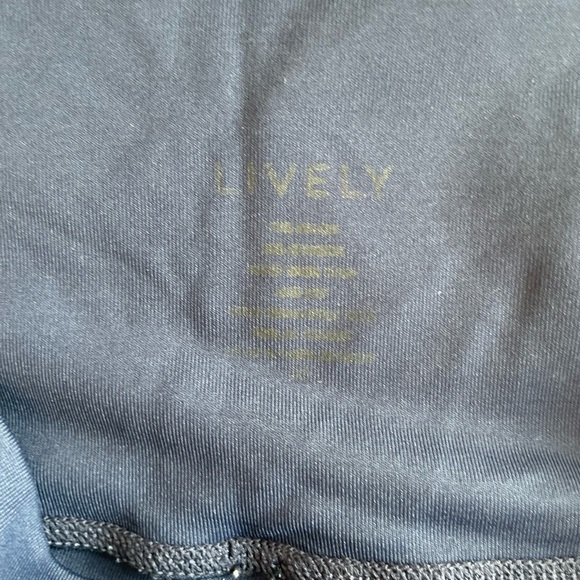 Lively women’s navy 3/4 leggings - Picture 2 of 2